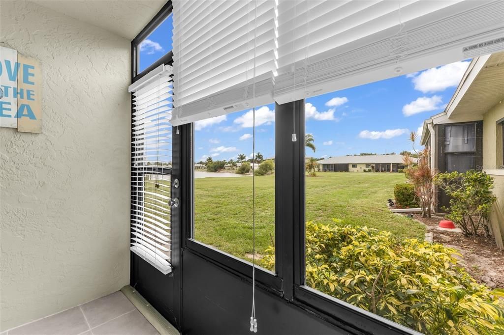 For Sale: $130,000 (2 beds, 2 baths, 886 Square Feet)