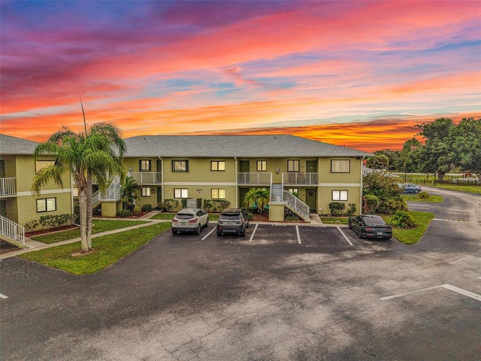 For Sale: $130,000 (2 beds, 2 baths, 886 Square Feet)