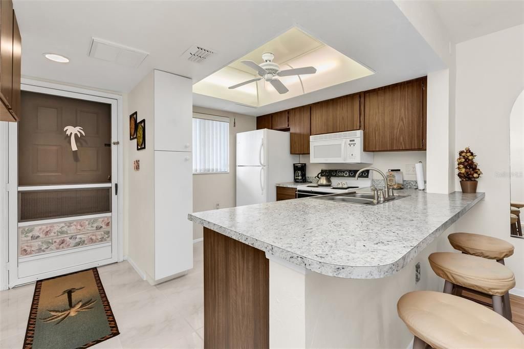 For Sale: $130,000 (2 beds, 2 baths, 886 Square Feet)