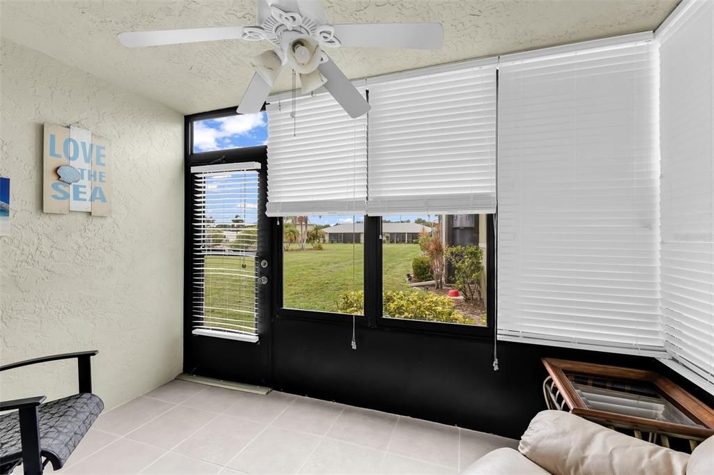 For Sale: $130,000 (2 beds, 2 baths, 886 Square Feet)