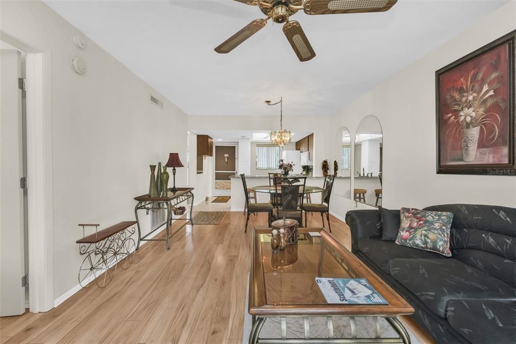 For Sale: $130,000 (2 beds, 2 baths, 886 Square Feet)