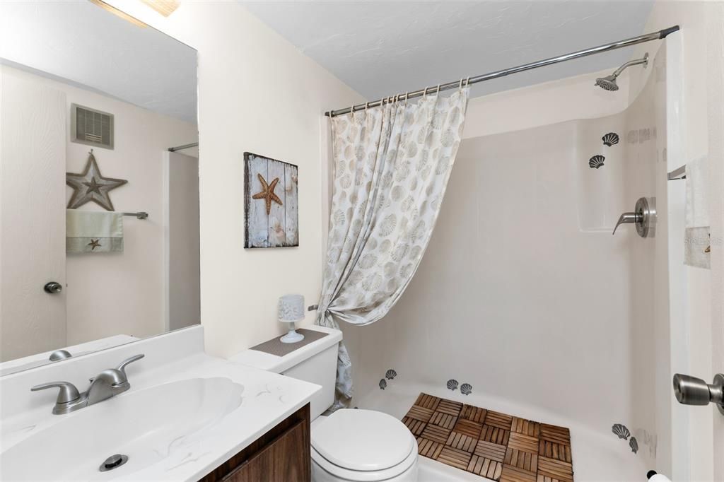 For Sale: $130,000 (2 beds, 2 baths, 886 Square Feet)