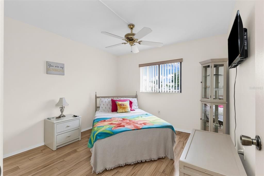 For Sale: $130,000 (2 beds, 2 baths, 886 Square Feet)