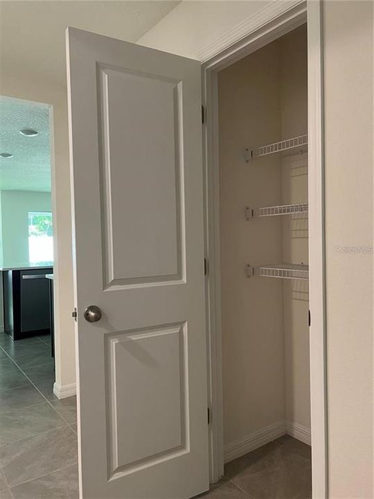 For Rent: $2,150 (4 beds, 2 baths, 1828 Square Feet)