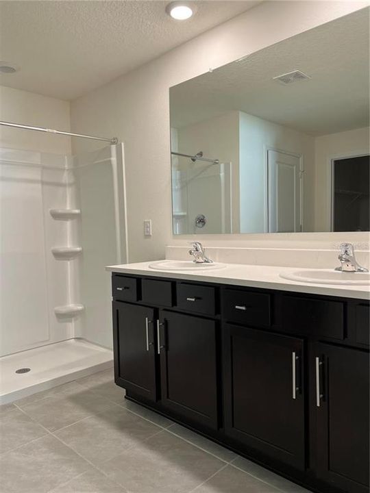 For Rent: $2,150 (4 beds, 2 baths, 1828 Square Feet)