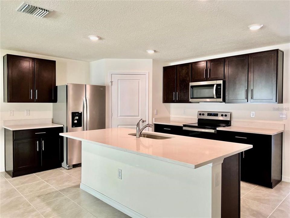 For Rent: $2,150 (4 beds, 2 baths, 1828 Square Feet)