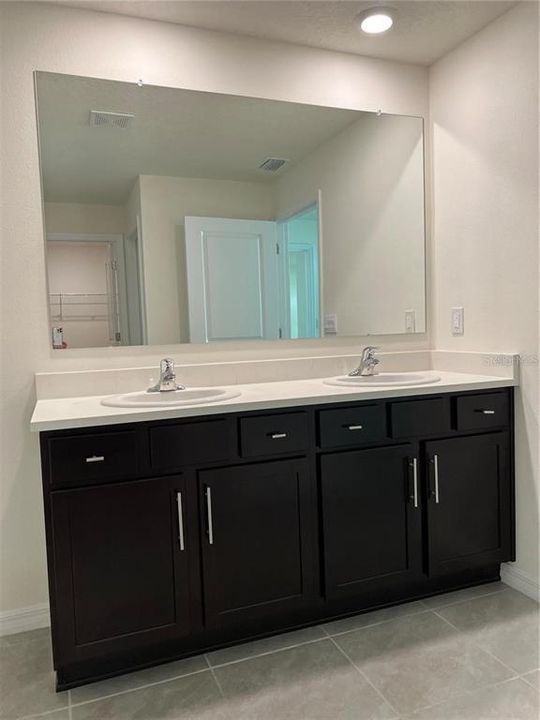 For Rent: $2,150 (4 beds, 2 baths, 1828 Square Feet)