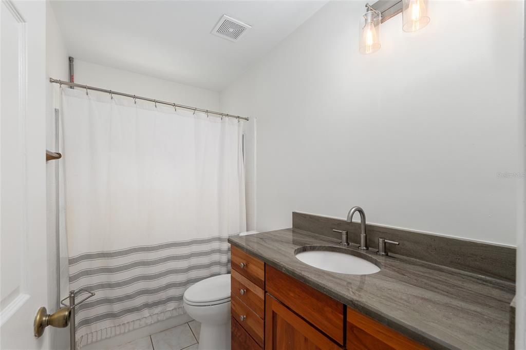 For Sale: $198,000 (2 beds, 1 baths, 790 Square Feet)