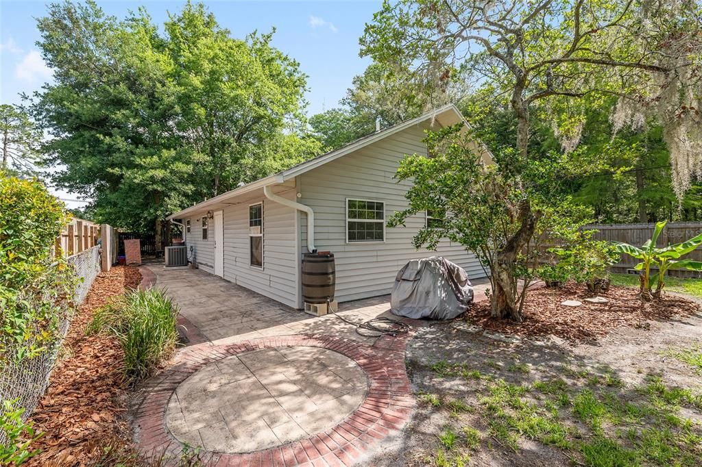 For Sale: $198,000 (2 beds, 1 baths, 790 Square Feet)