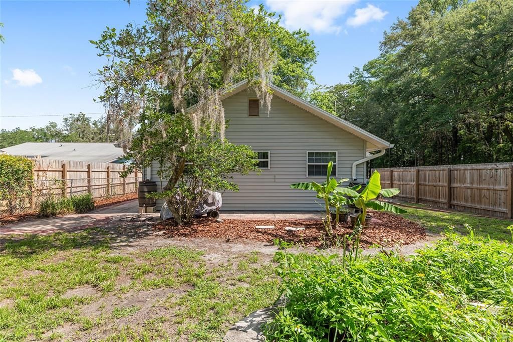 For Sale: $198,000 (2 beds, 1 baths, 790 Square Feet)