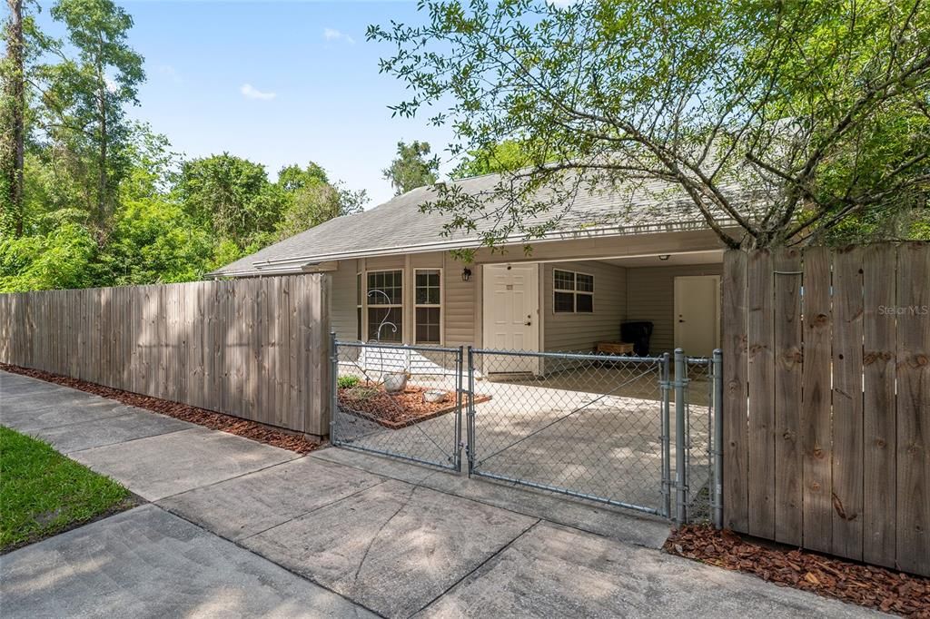 For Sale: $198,000 (2 beds, 1 baths, 790 Square Feet)