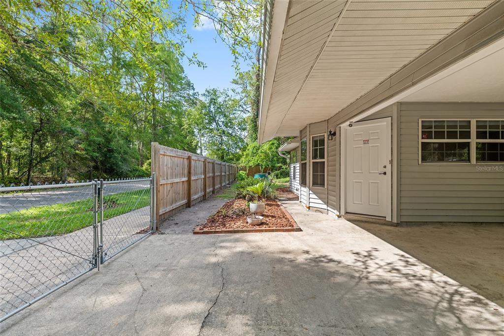 For Sale: $198,000 (2 beds, 1 baths, 790 Square Feet)