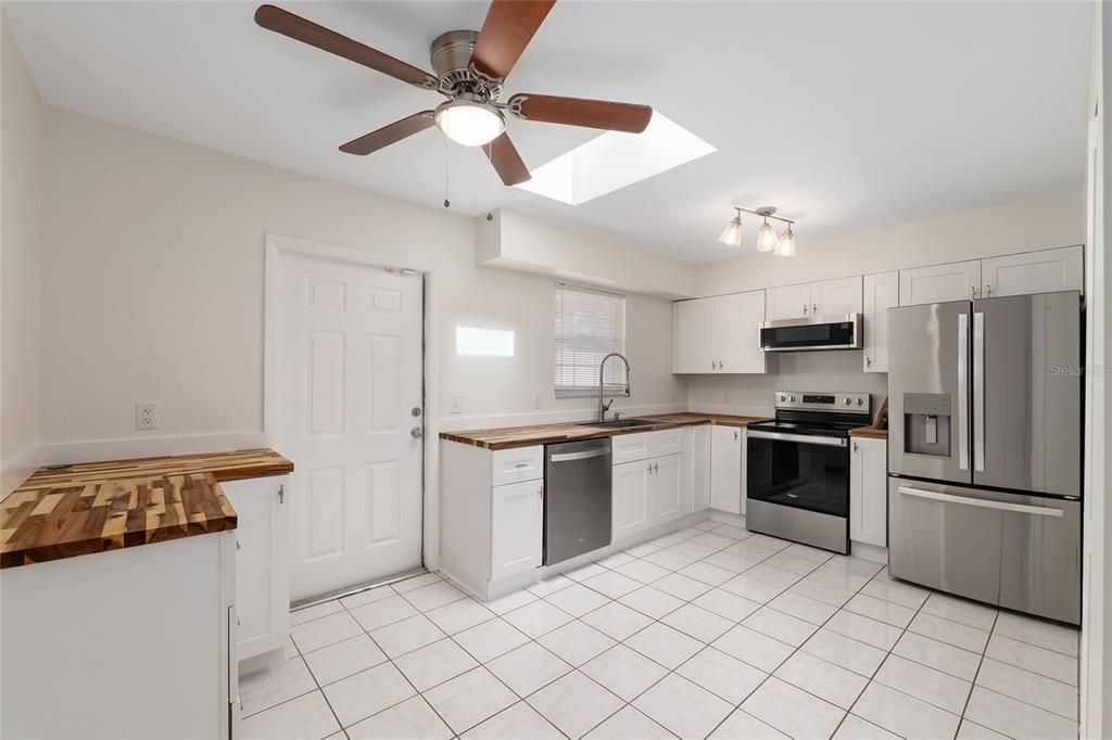 For Sale: $198,000 (2 beds, 1 baths, 790 Square Feet)