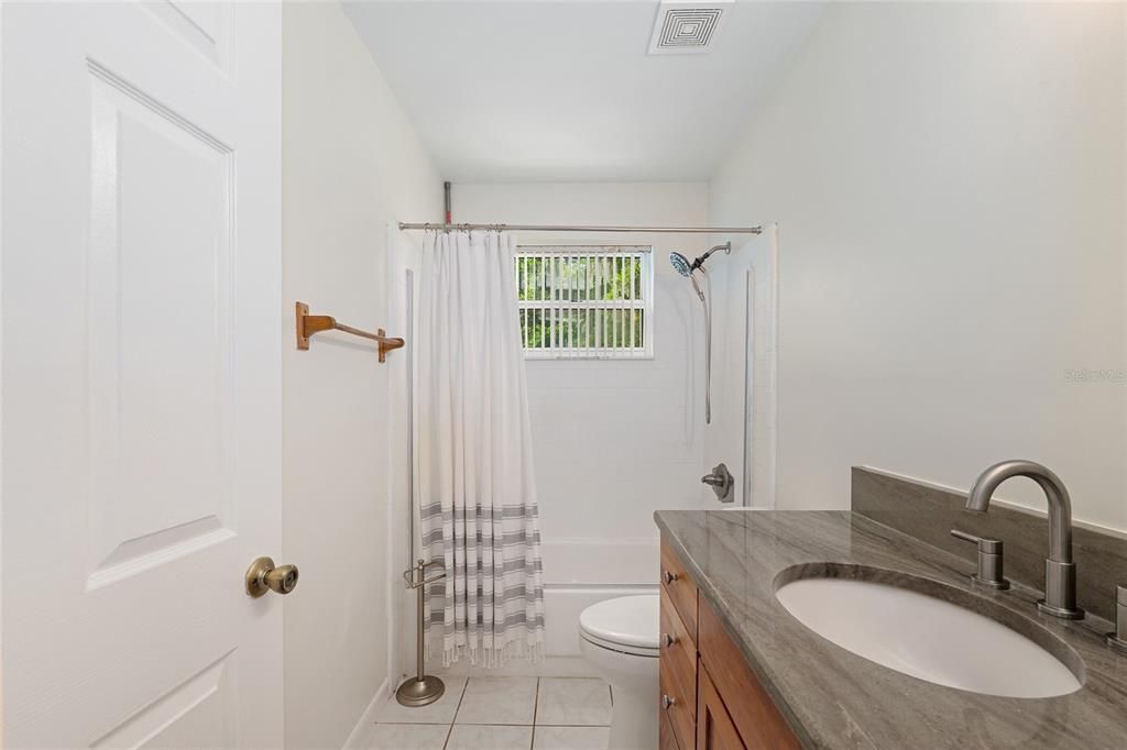 For Sale: $198,000 (2 beds, 1 baths, 790 Square Feet)