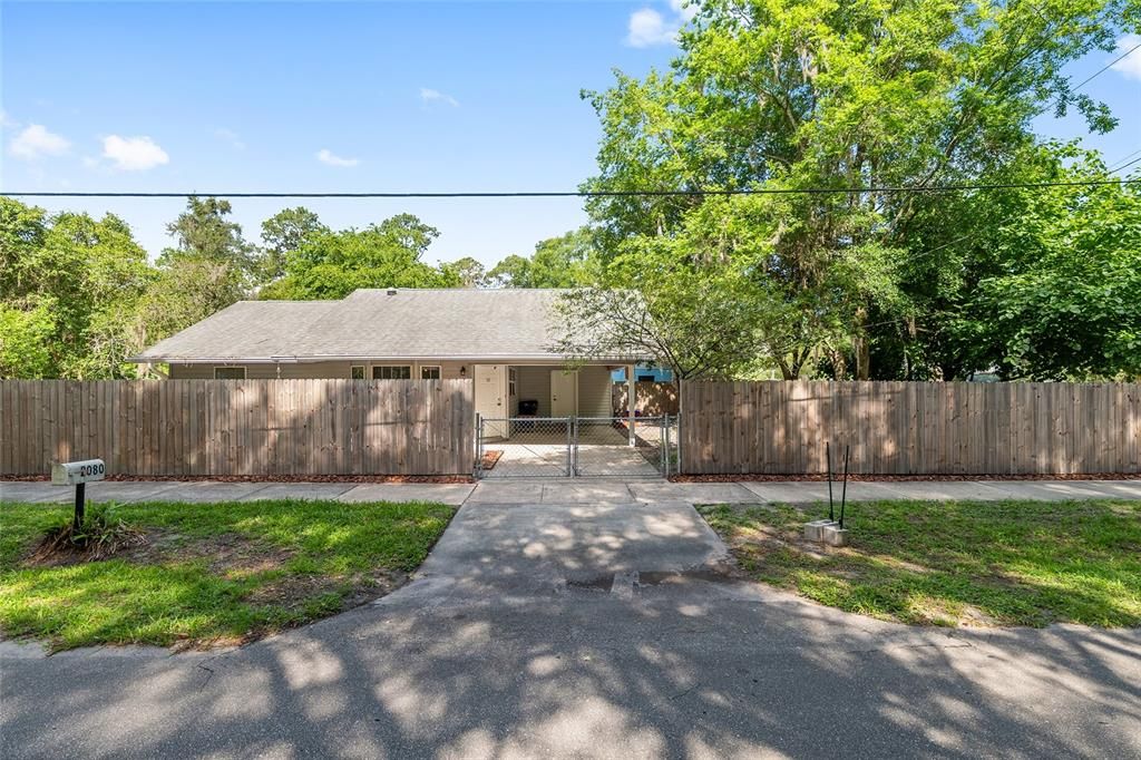 For Sale: $198,000 (2 beds, 1 baths, 790 Square Feet)
