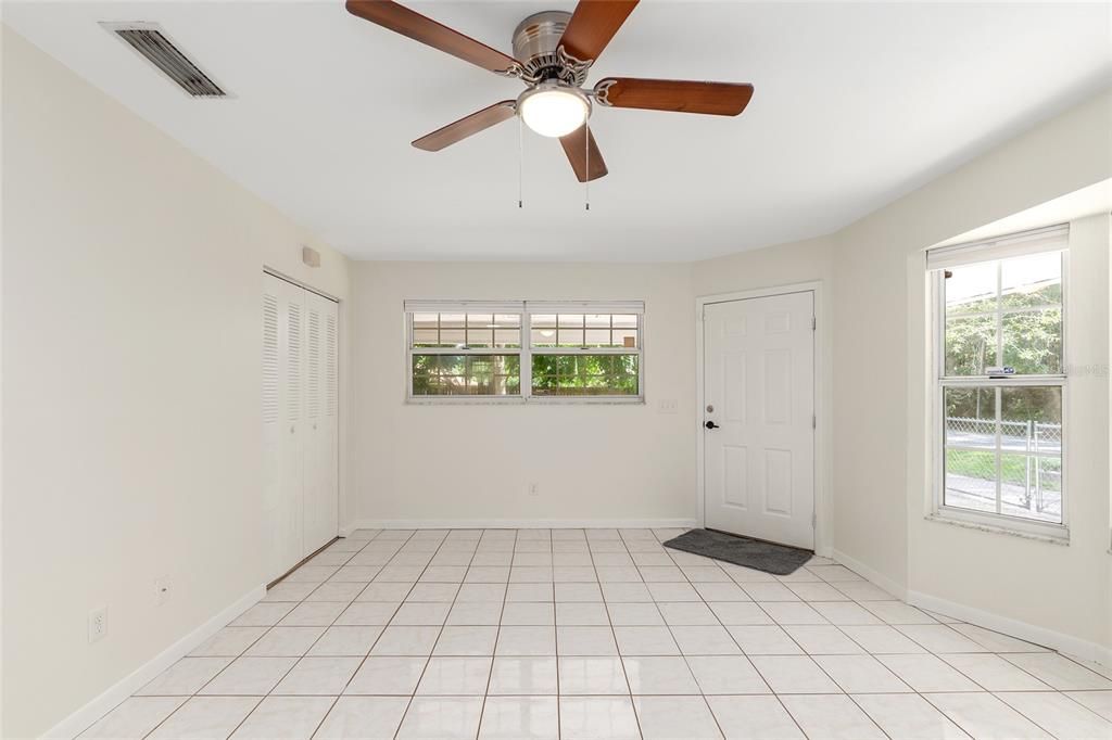 For Sale: $198,000 (2 beds, 1 baths, 790 Square Feet)