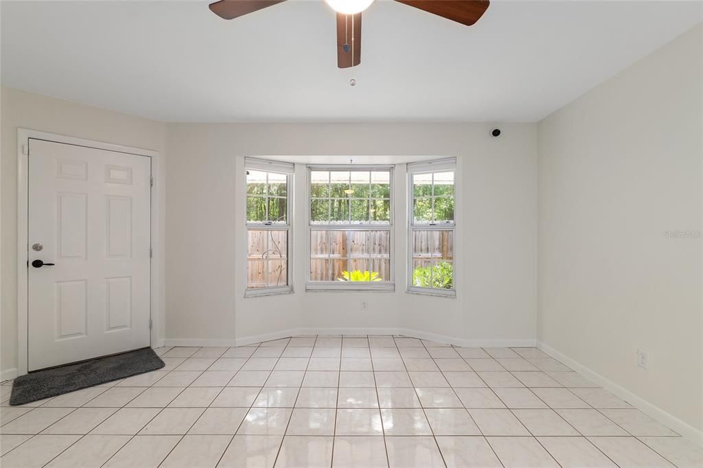 For Sale: $198,000 (2 beds, 1 baths, 790 Square Feet)