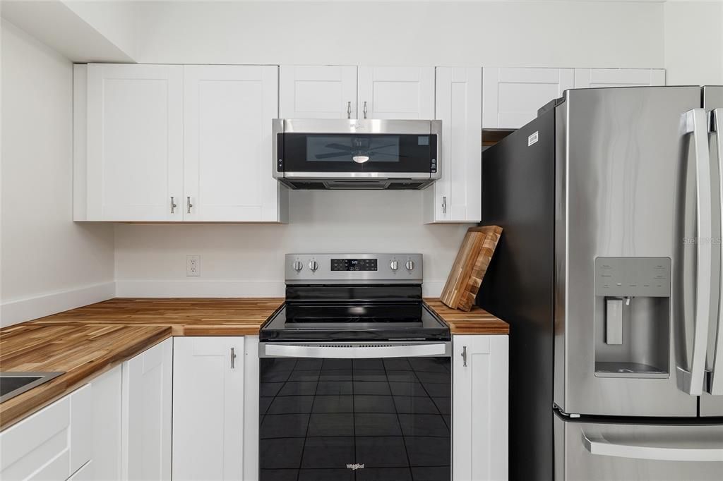 For Sale: $198,000 (2 beds, 1 baths, 790 Square Feet)