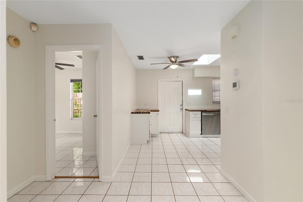 For Sale: $198,000 (2 beds, 1 baths, 790 Square Feet)