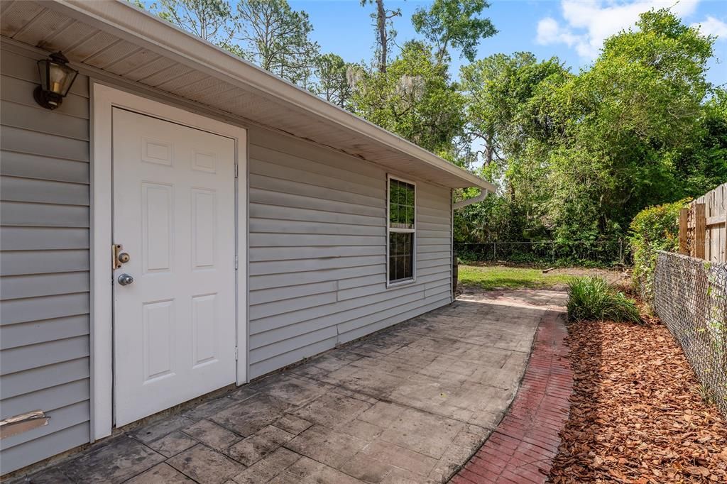 For Sale: $198,000 (2 beds, 1 baths, 790 Square Feet)