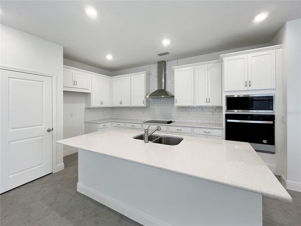 For Rent: $2,600 (4 beds, 2 baths, 1654 Square Feet)