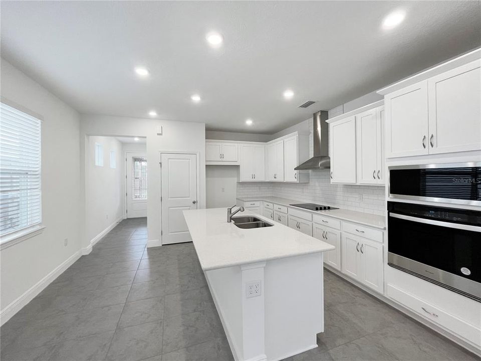 For Rent: $2,600 (4 beds, 2 baths, 1654 Square Feet)