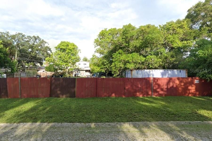 待售: $300,000 (0.26 acres)