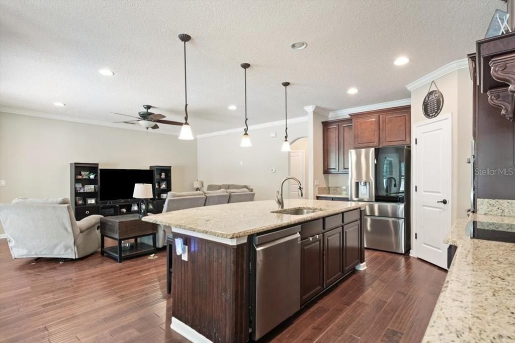 For Sale: $649,900 (5 beds, 4 baths, 3547 Square Feet)
