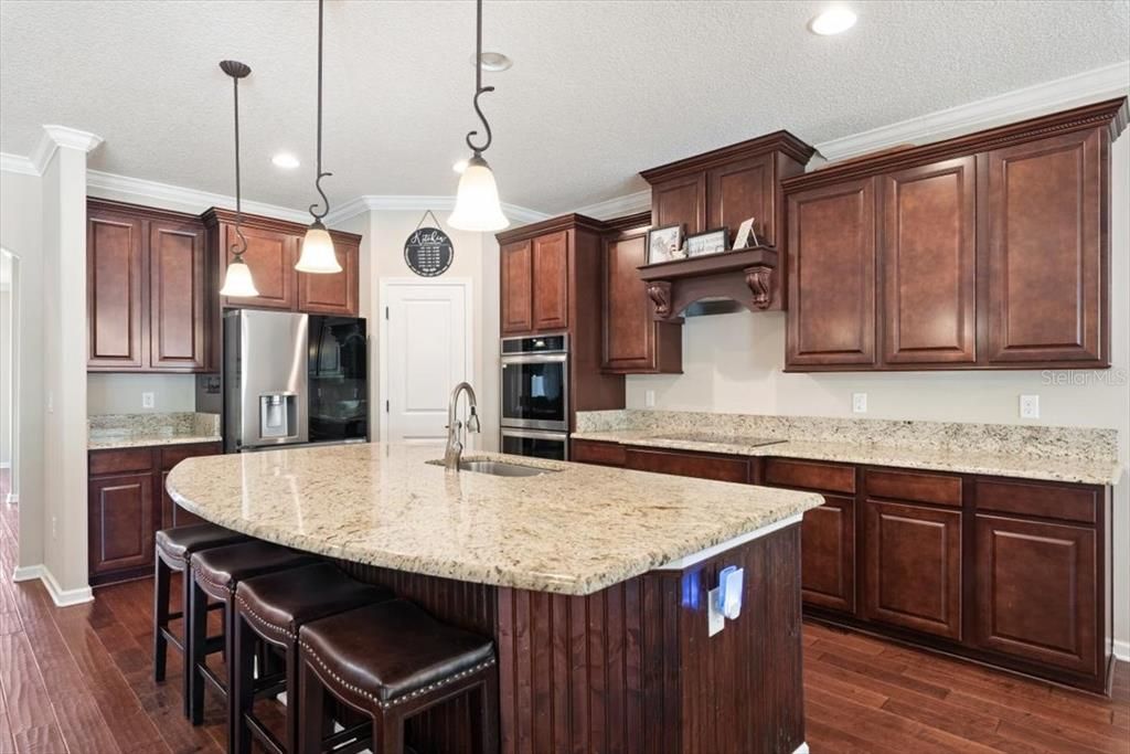 For Sale: $649,900 (5 beds, 4 baths, 3547 Square Feet)