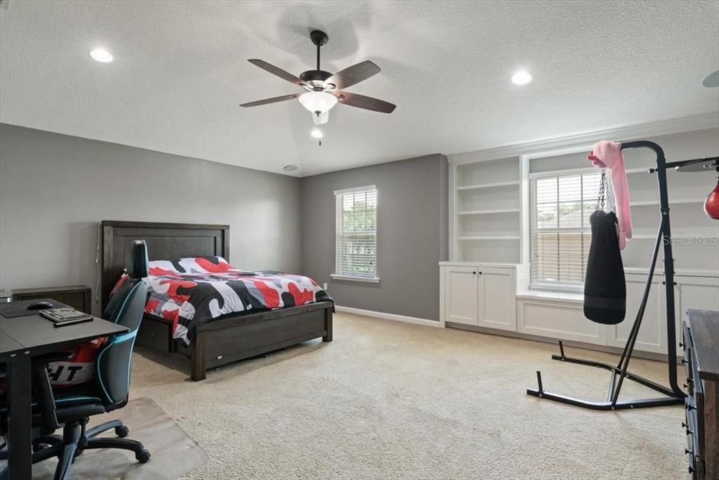 For Sale: $649,900 (5 beds, 4 baths, 3547 Square Feet)