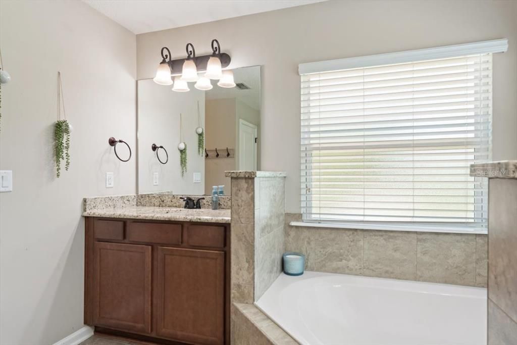 For Sale: $649,900 (5 beds, 4 baths, 3547 Square Feet)