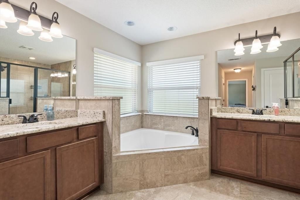 For Sale: $649,900 (5 beds, 4 baths, 3547 Square Feet)