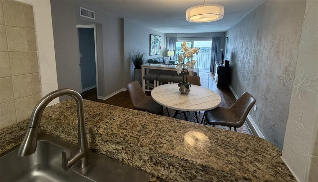 En Venta: $249,900 (2 camas, 2 baños, 1060 Pies cuadrados)