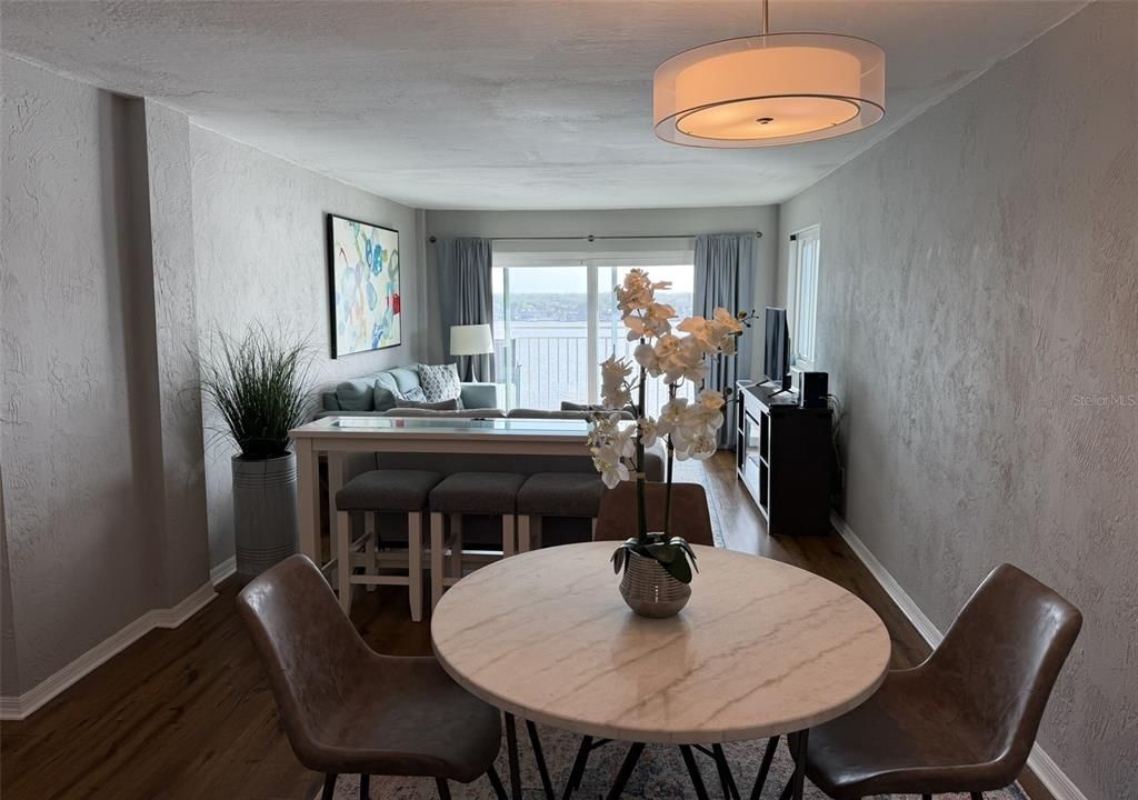 En Venta: $249,900 (2 camas, 2 baños, 1060 Pies cuadrados)