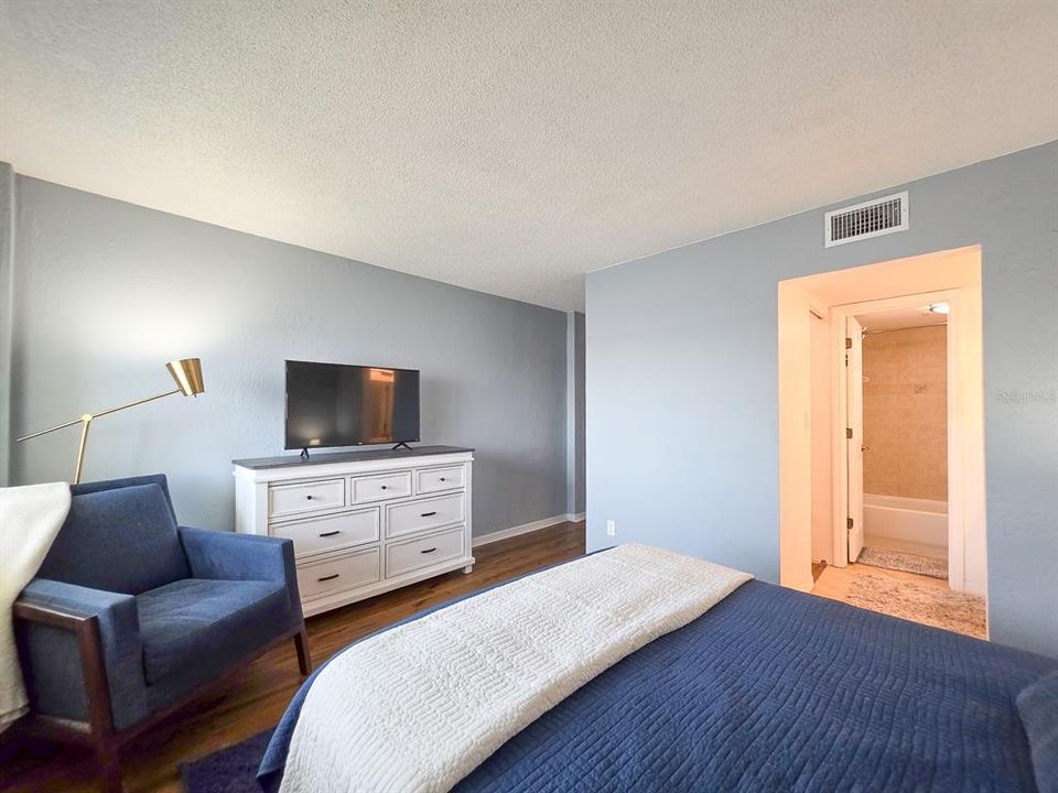 En Venta: $249,900 (2 camas, 2 baños, 1060 Pies cuadrados)