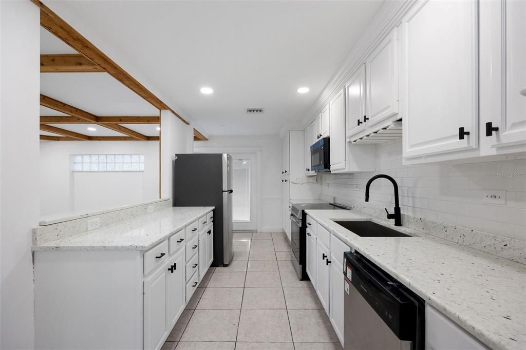 For Sale: $278,800 (3 beds, 2 baths, 1184 Square Feet)
