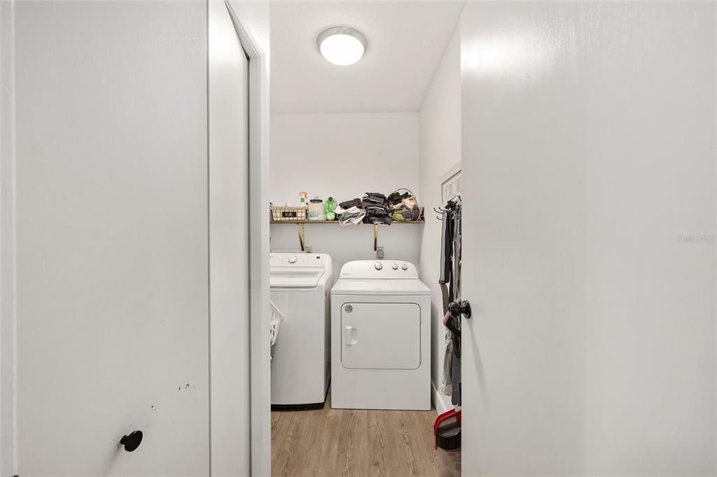 For Sale: $410,000 (3 beds, 2 baths, 1631 Square Feet)