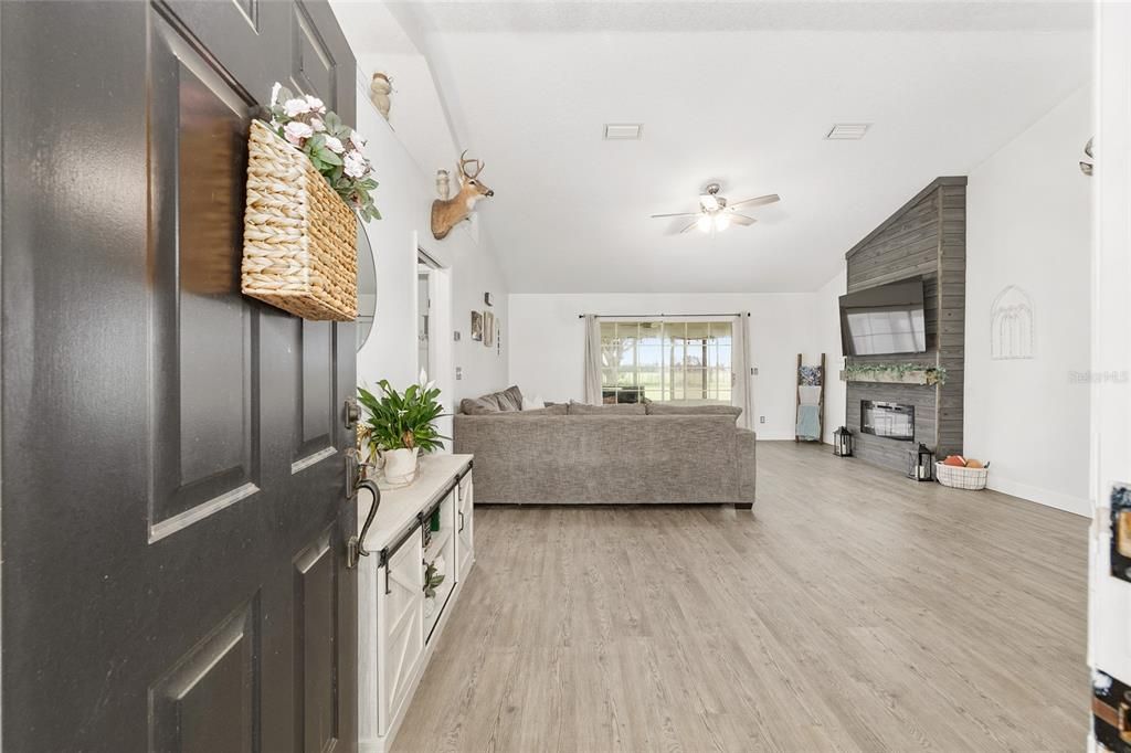 For Sale: $410,000 (3 beds, 2 baths, 1631 Square Feet)