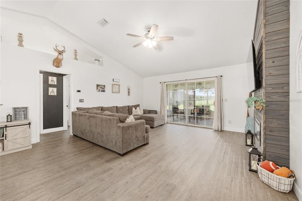 For Sale: $410,000 (3 beds, 2 baths, 1631 Square Feet)