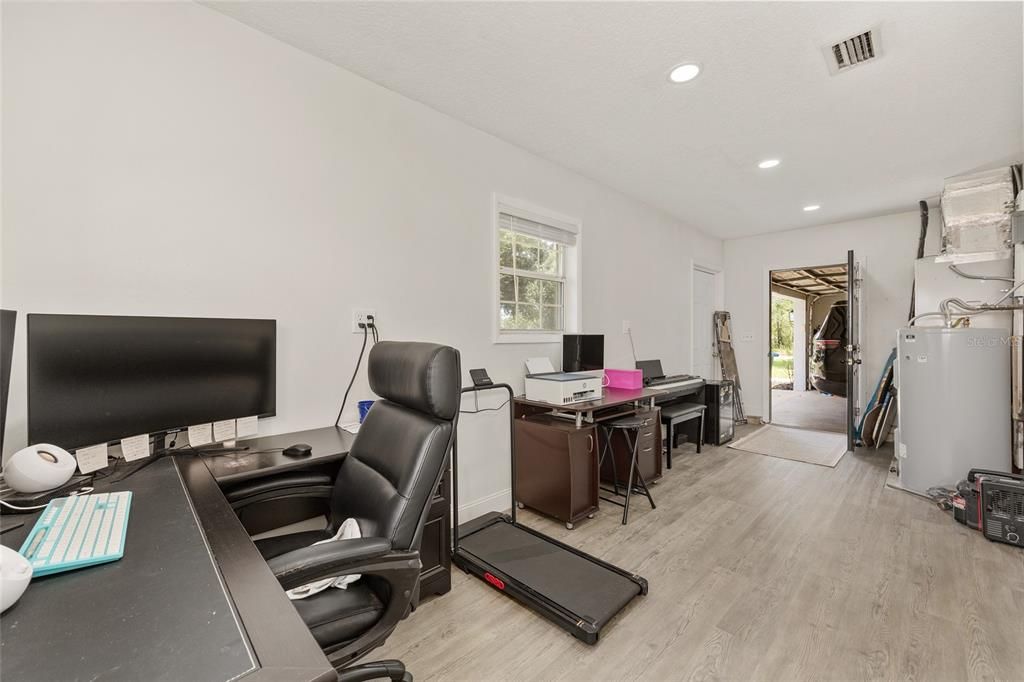 For Sale: $410,000 (3 beds, 2 baths, 1631 Square Feet)