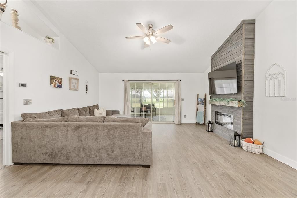 For Sale: $410,000 (3 beds, 2 baths, 1631 Square Feet)
