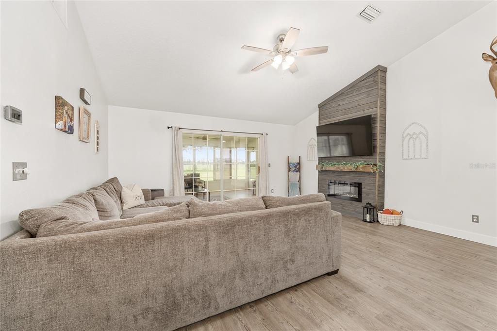 For Sale: $410,000 (3 beds, 2 baths, 1631 Square Feet)