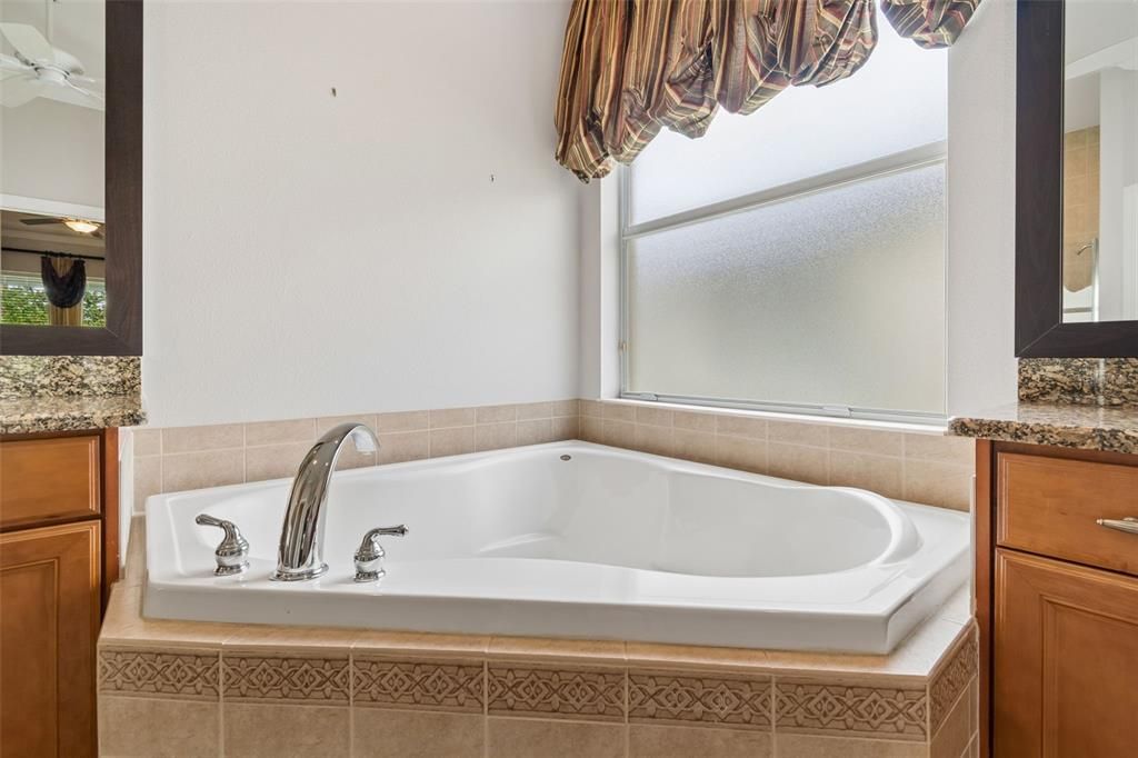 На продажу: $339,000 (3 спален, 2 ванн, 1870 Квадратных фут)