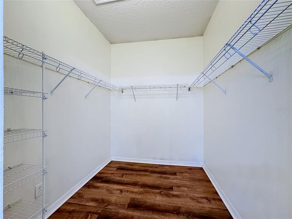 En Venta: $499,900 (3 camas, 2 baños, 2337 Pies cuadrados)