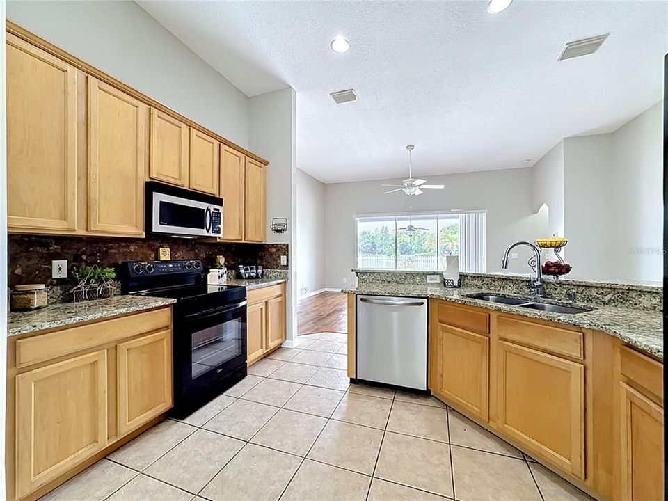 En Venta: $499,900 (3 camas, 2 baños, 2337 Pies cuadrados)
