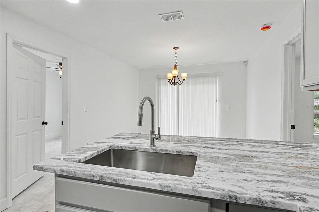 For Rent: $1,900 (3 beds, 2 baths, 1245 Square Feet)