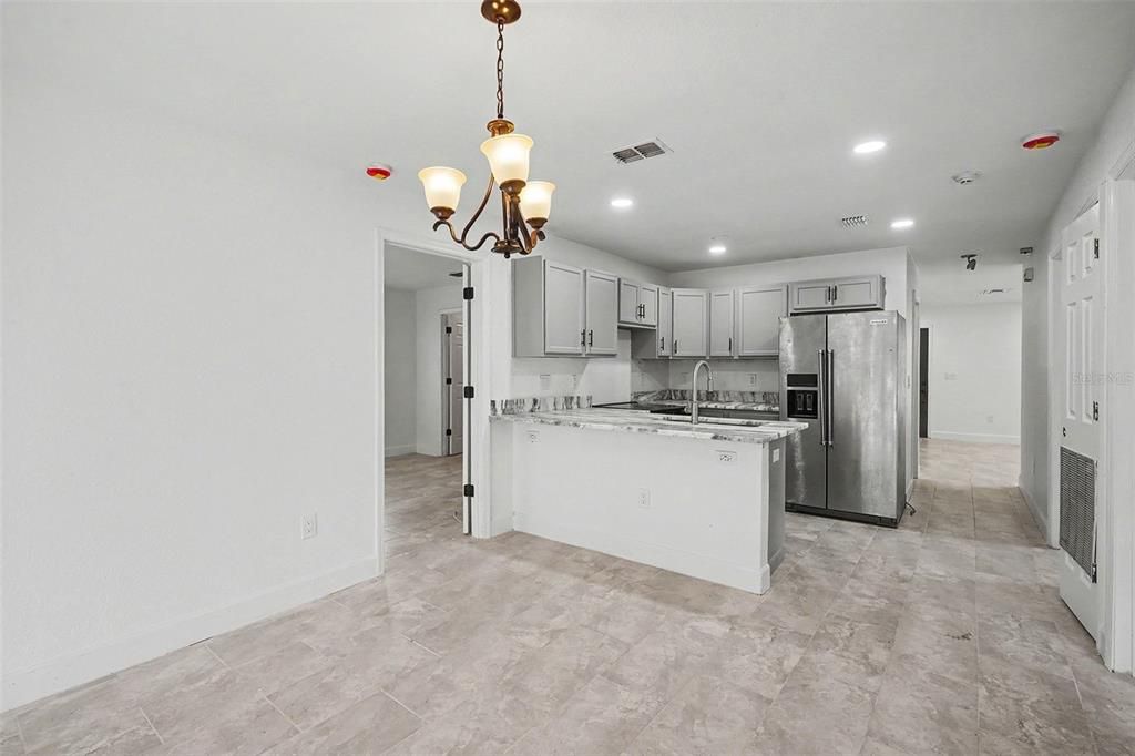 For Rent: $1,900 (3 beds, 2 baths, 1245 Square Feet)