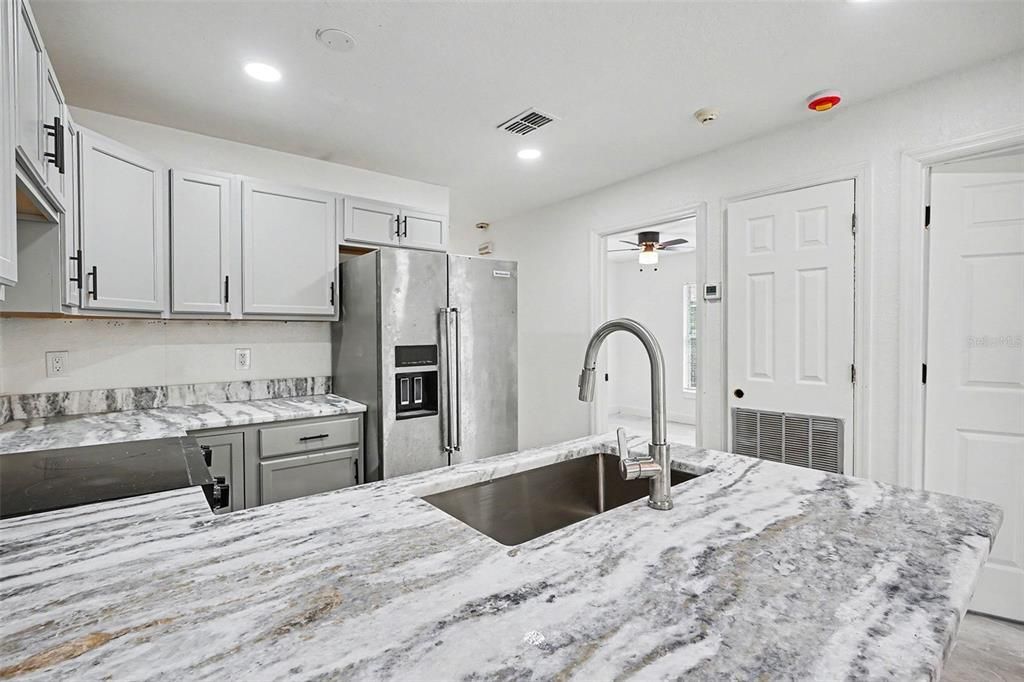 For Rent: $1,900 (3 beds, 2 baths, 1245 Square Feet)