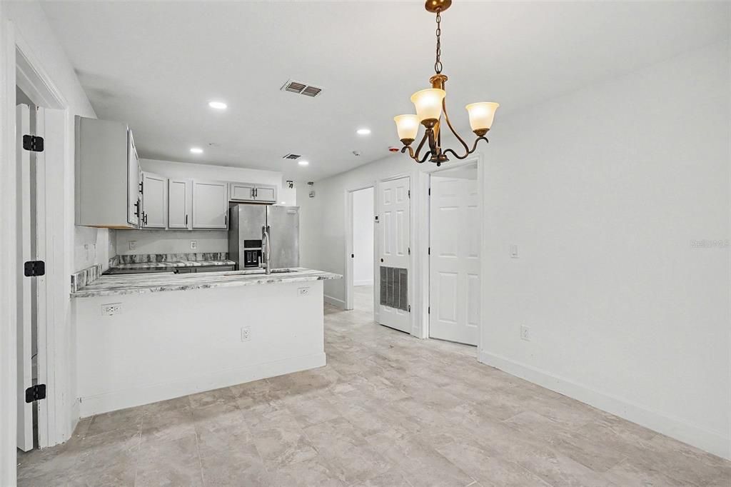For Rent: $1,900 (3 beds, 2 baths, 1245 Square Feet)