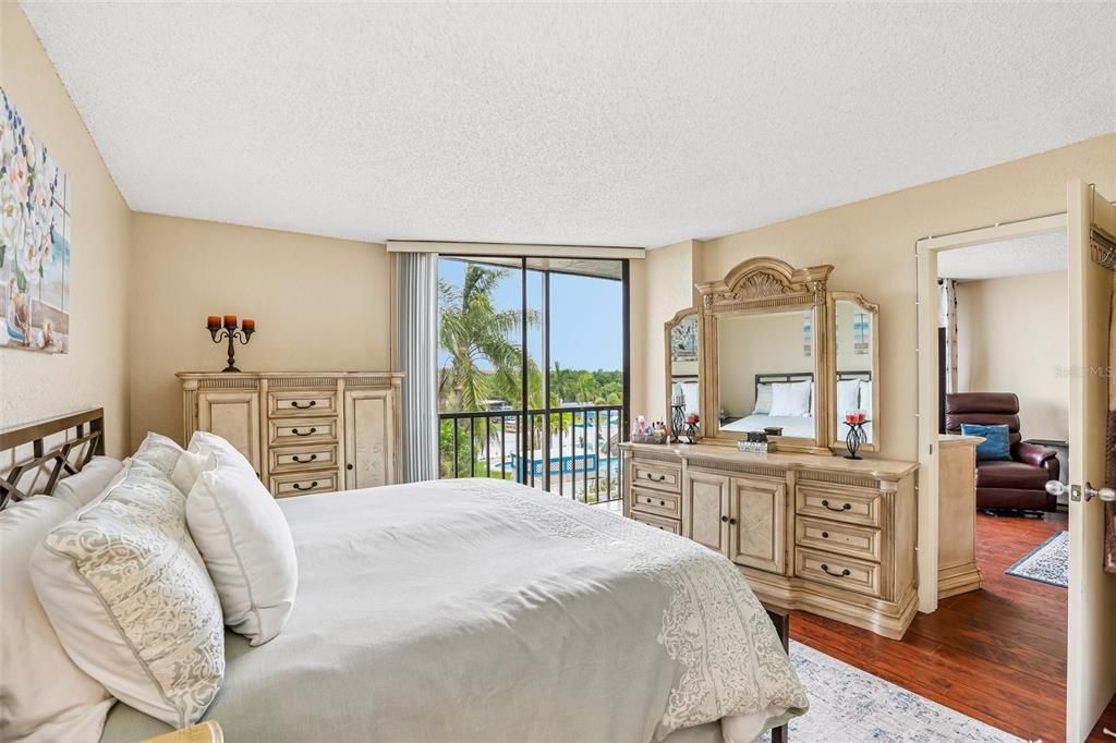 For Sale: $239,900 (3 beds, 2 baths, 1065 Square Feet)